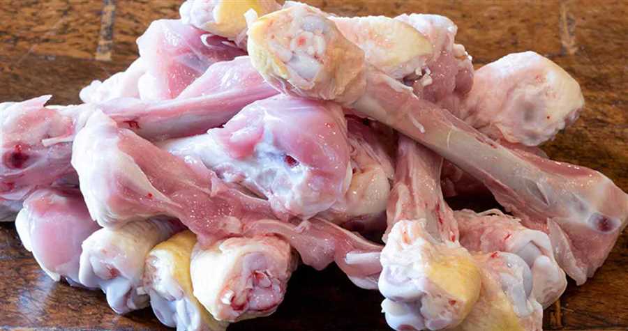 Are Cooked Chicken Bones Safe for Cats to Digest?