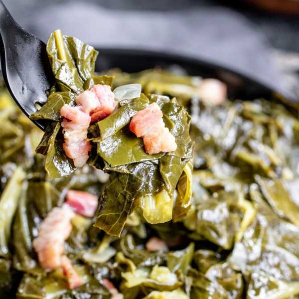 How to prepare collard greens and turnip greens for cooking together