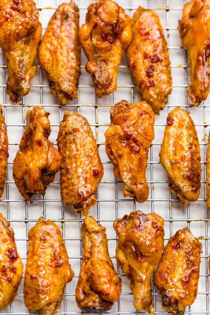 How to ensure that frozen chicken wings are fully cooked in the oven?