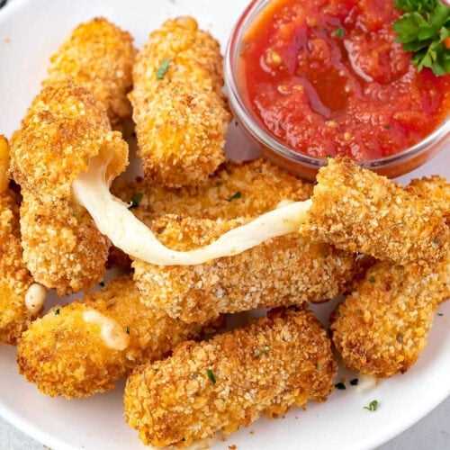 Pros and Cons of Microwaving Mozzarella Sticks