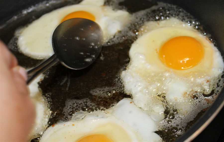 How to Use Bacon Grease for Cooking Eggs