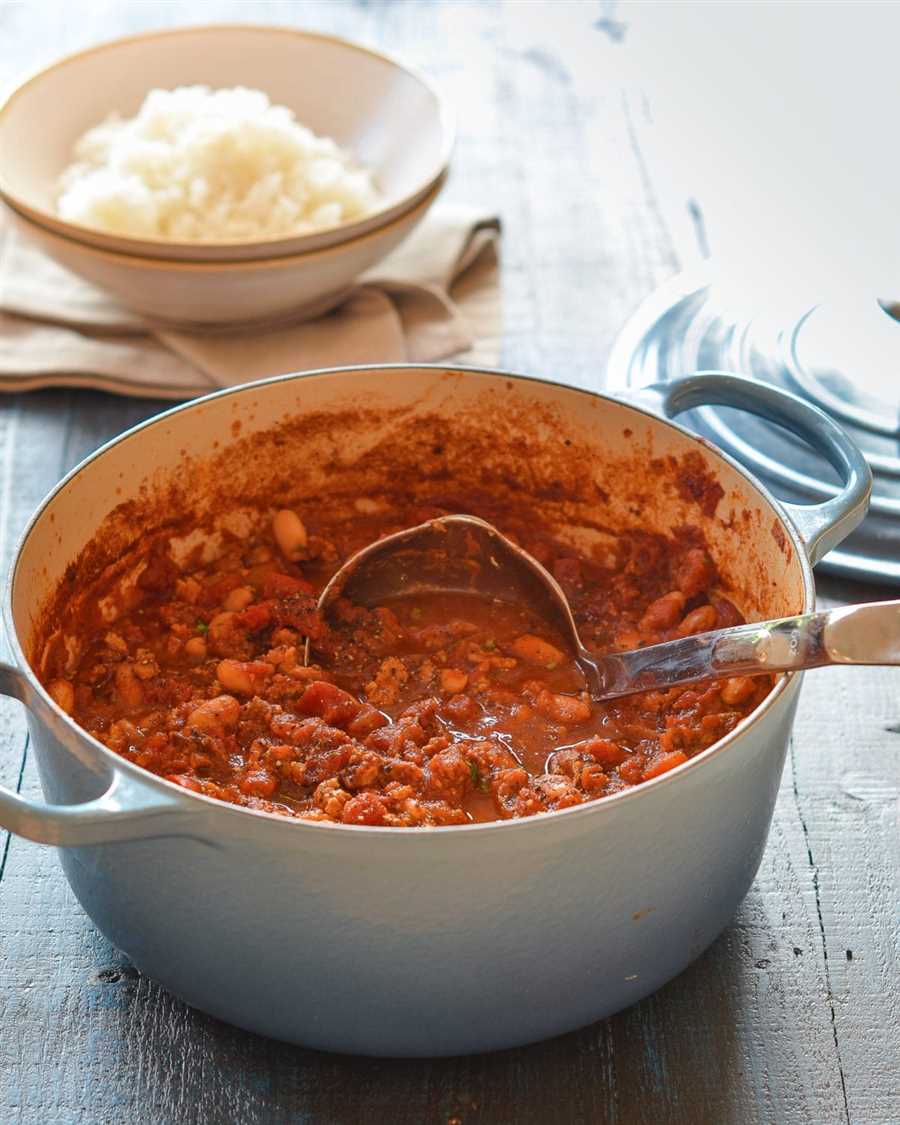 Benefits of slow cooking chili with a lid