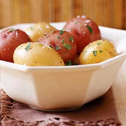 How does water temperature affect potato cooking?