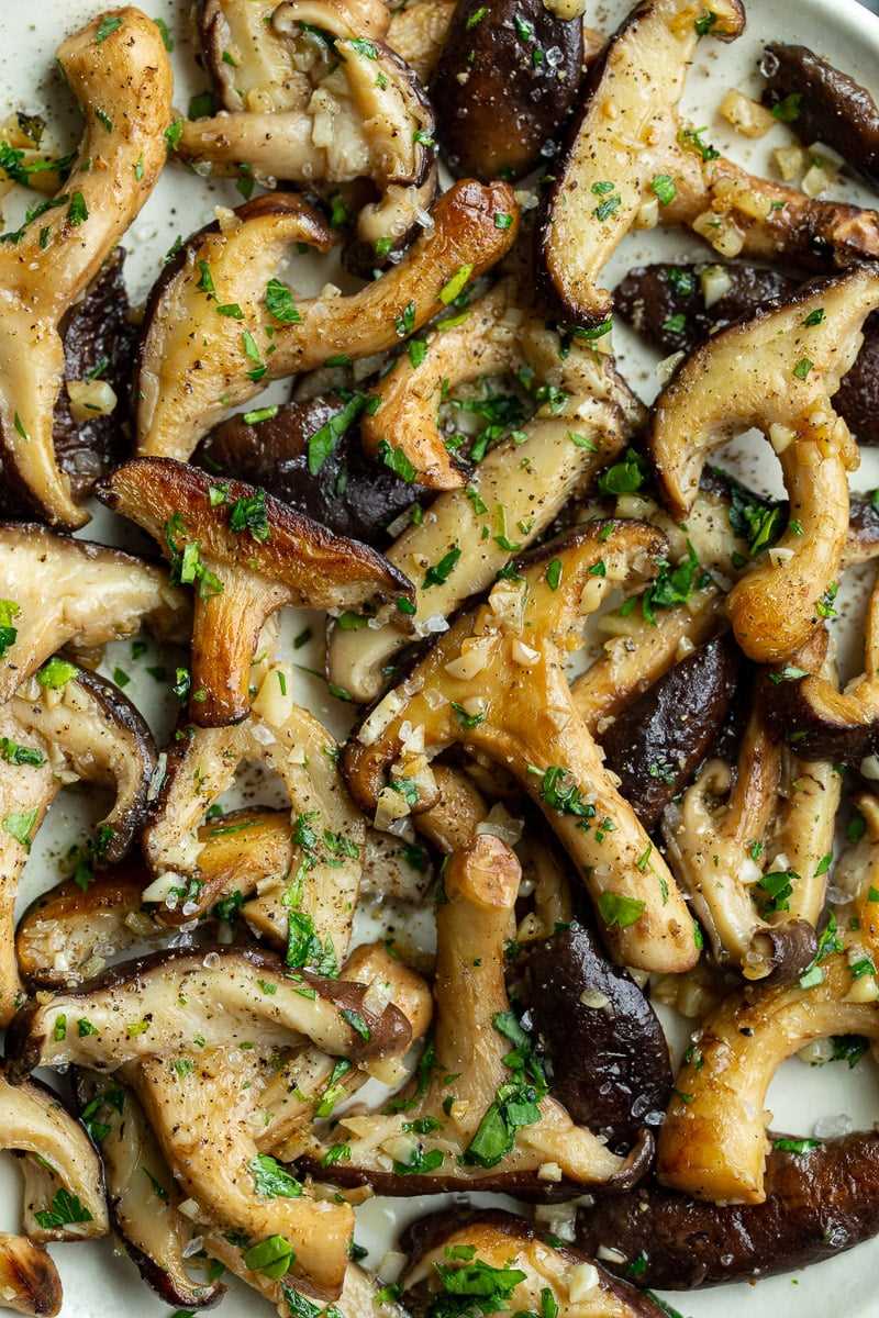 How to Prepare Shiitake Mushrooms for Cooking